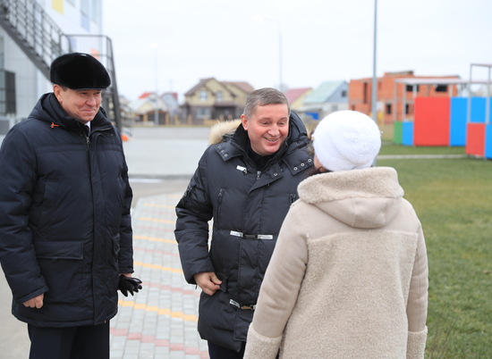 Андрей Бочаров осмотрел новый детский сад в Новониколаевске